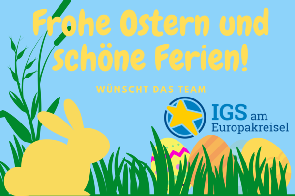 Grafik mit dem Wunsch "Frohe Ostern und schöne Ferien" vom Team der IGS am Europakreisel. Am unteren Rand ist ein gelber Hase, sowie gelbe und blaue Ostereier, leicht verdeckt von grünem Gras auf hellblauem Hintergrund. 